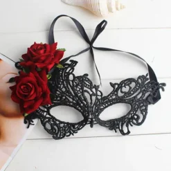 2 stycken sammetsrosmasker - Klassisk maskeradbal> Masker